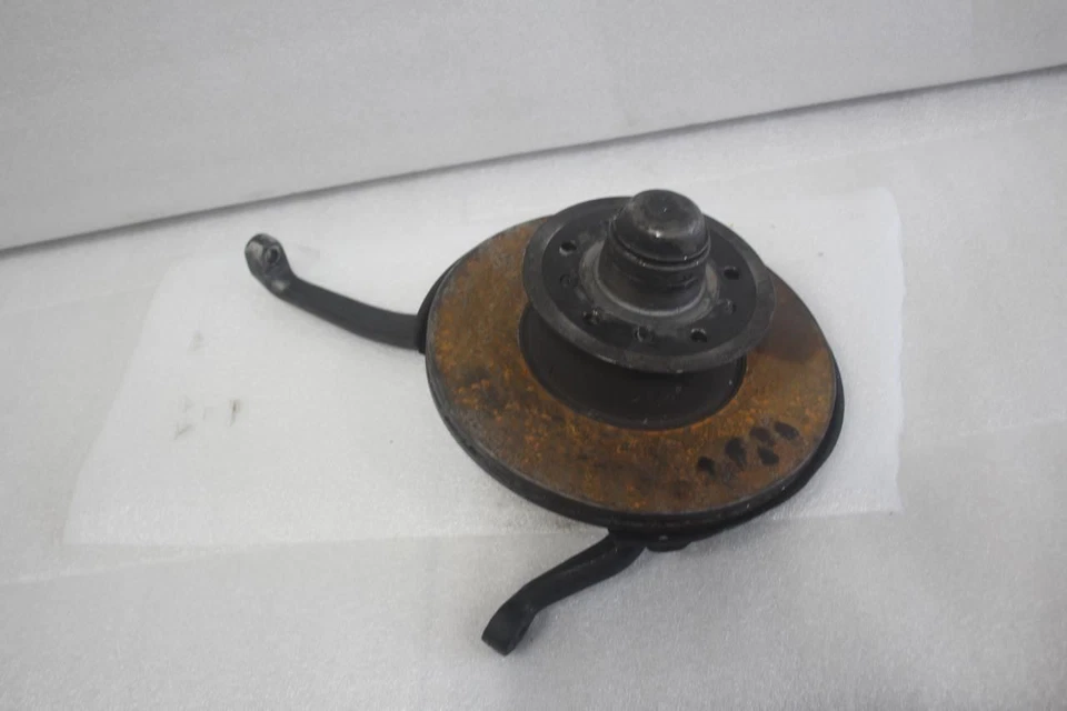 1983 MERCEDES 300SD W126 RIGHT PASSENGER SIDE FRONT SPINDLE KNUCKLE HUB - Image 2 of 4