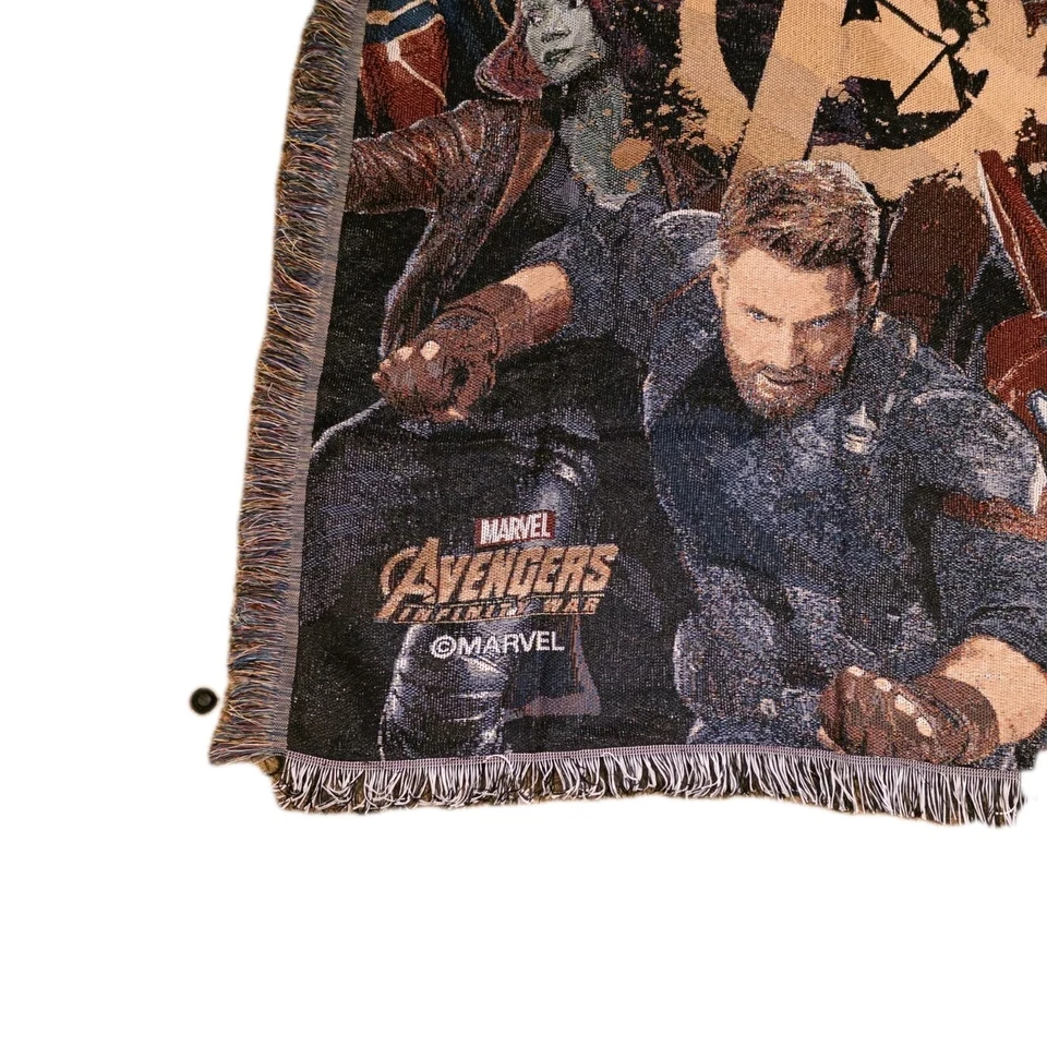 Плетеный плед Marvel Avengers Infinity Wars 4 фута x 5 футов - Изображение 2 из 4