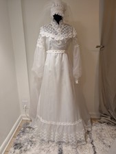 Vintage 1960s Unbranded White Wedding Dress Applique Lace Pearl Train Veil