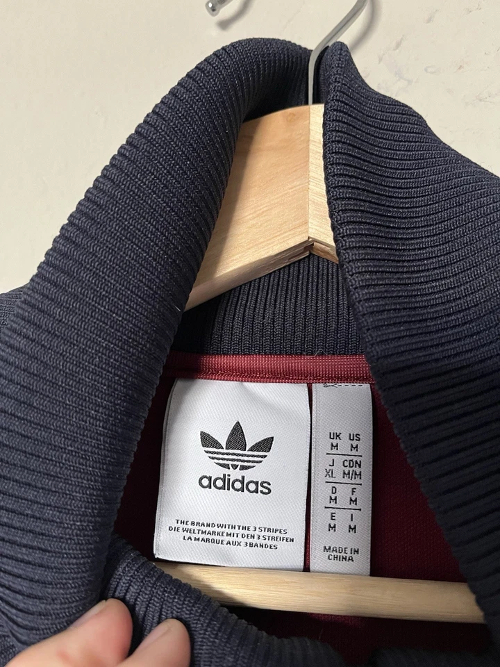 2024/25 Arsenal Adidas Adicolor Track Jacket Size Medium - Image 4 of 4