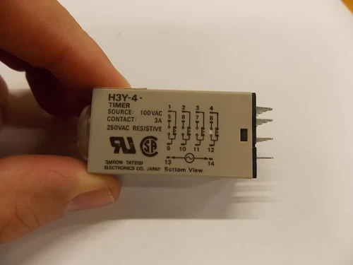 Omron Solid State Miniature Timer H3Y-4  0-10 sec 100vac 4PDT   E4