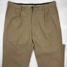 Haggar Mens Cool 18 Pro Classic Fit Dress Pants Size 36/31 Pleated Straight Leg