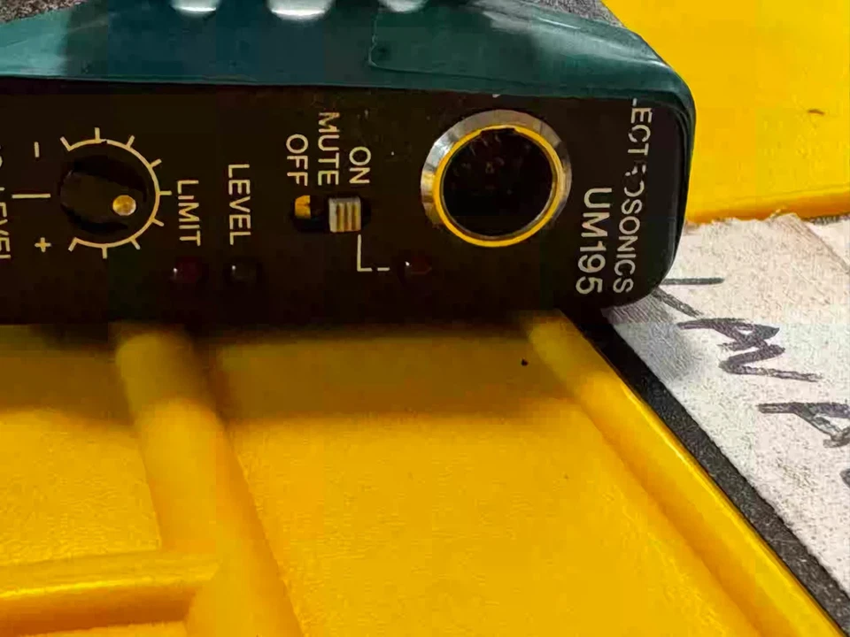 Lectrosonics UCR195 Receiver + UM195 Transmitter Wireless - Image 3 of 3