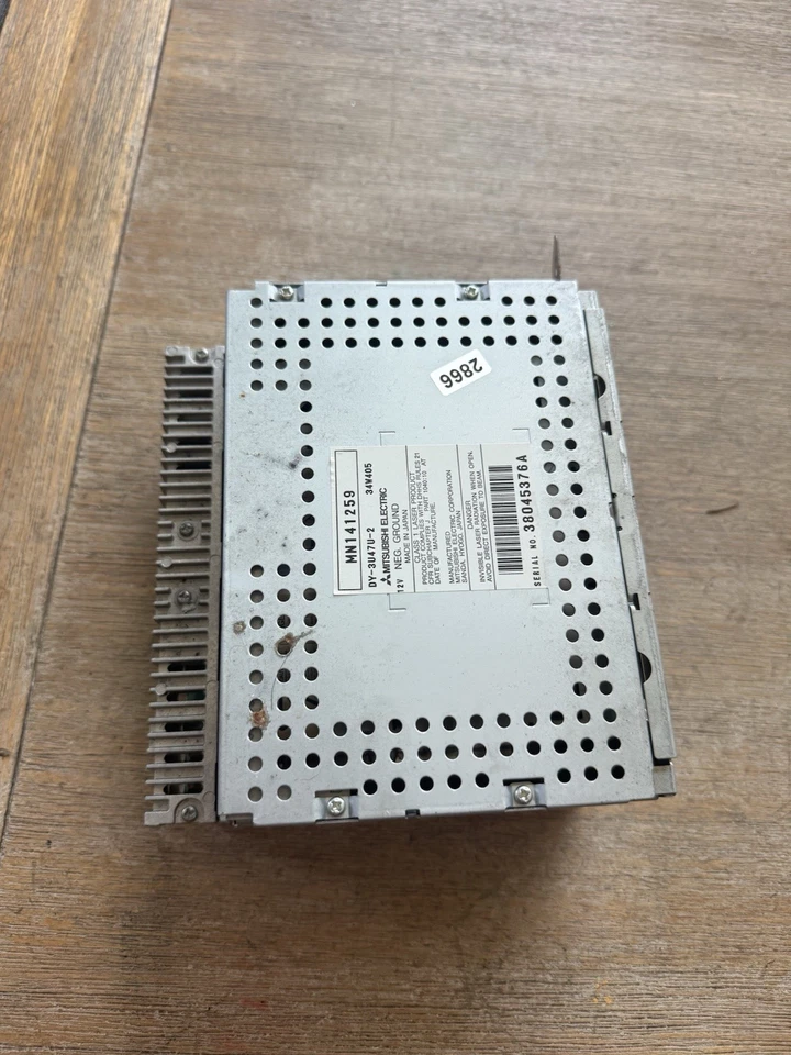 Receptor reproductor de CD estéreo radio AM FM 2004-2005 MITSUBISHI ENDEAVOR FABRICANTE DE EQUIPOS ORIGINALES Foto 2 de 4