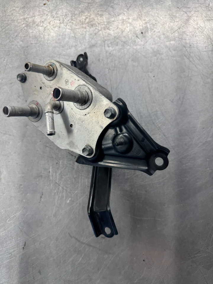 Intercambiador de calor enfriador de aceite de transmisión de aluminio Lexus LS500 plateado y negro OEM Foto 3 de 4