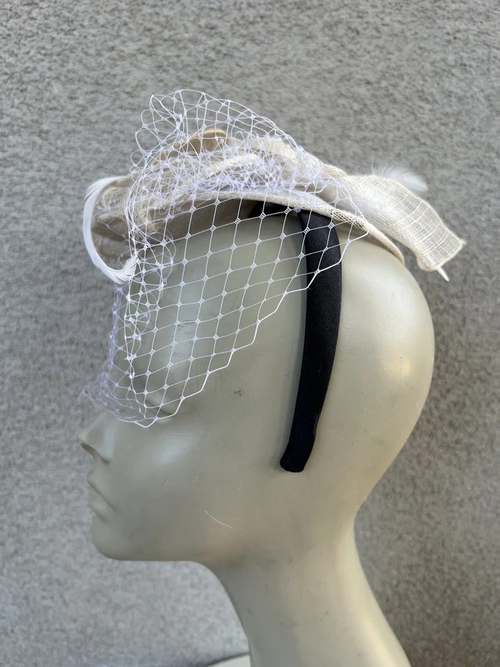Elegant fascinator hat headband beige straw flower feather Beads OS - Image 3 of 4
