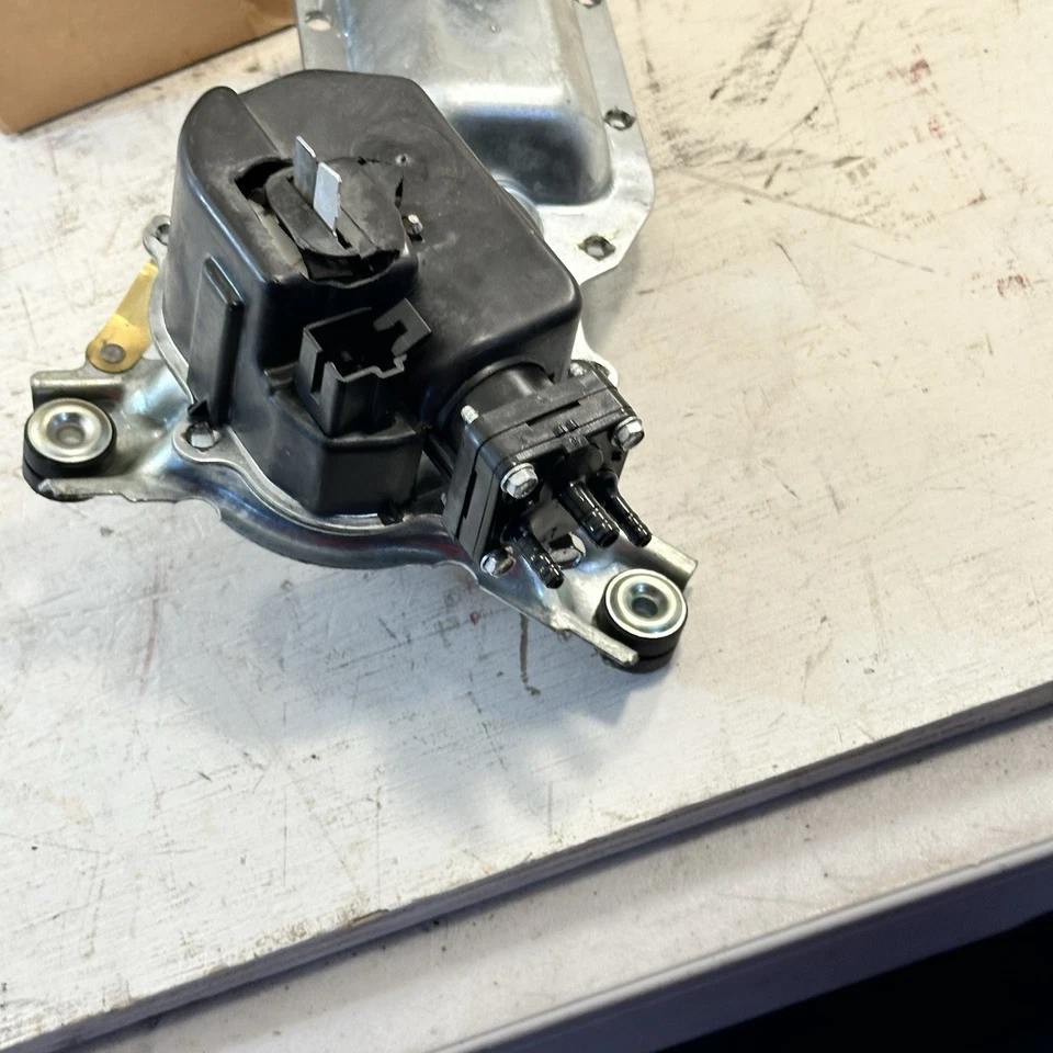 New OEM Windshield Washer Pump & Motor #22029595 (#19150910) 1991 Chevy Trucks - Image 4 of 4