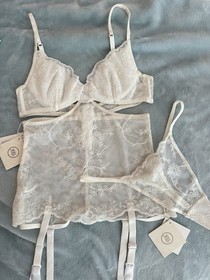 &euro;1250 La Perla Vintage Sheer Lace Lingerie Set - corset and thong.