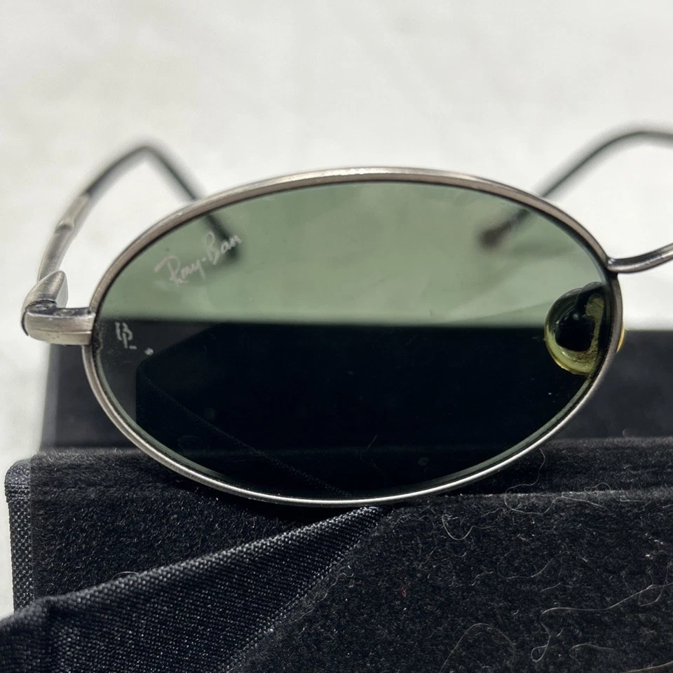 VINTAGE RAY-BAN B&L Bausch & Laumb SILVER W2977 w/ Ray Ban Soft Case & Hard Case - Image 3 of 4