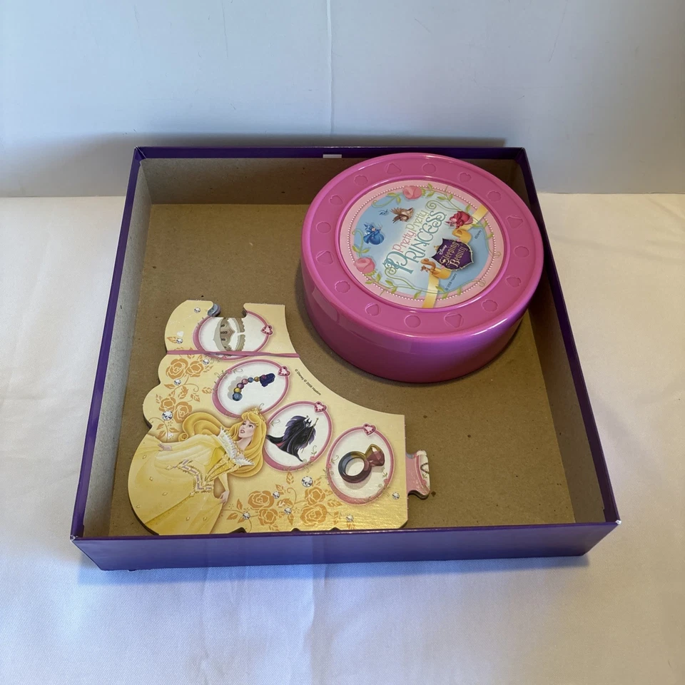 Disney PRETTY BONITY PRINCESS GAME La Bella Durmiente 2008 Faltan 4 Pendientes Foto 3 de 4