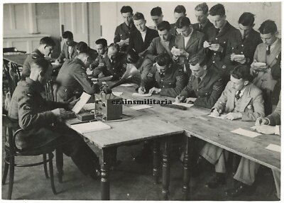 Orig. PRESSE Foto englische RAF Piloten Nachrichten Morse Lehrgang England 1939