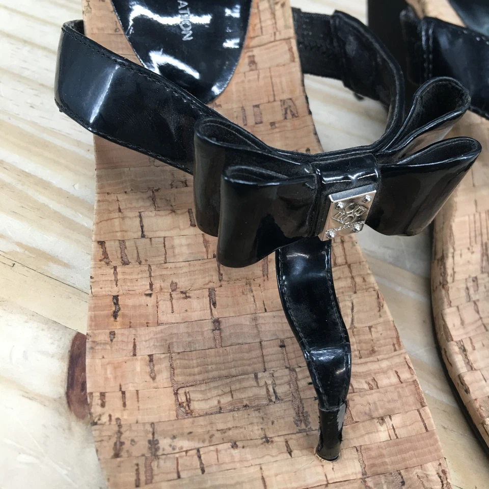 Sandalias BCBGeneration para mujer 8 M informales sin cordones tanga de cuña negras imitación cuero Foto 4 de 4