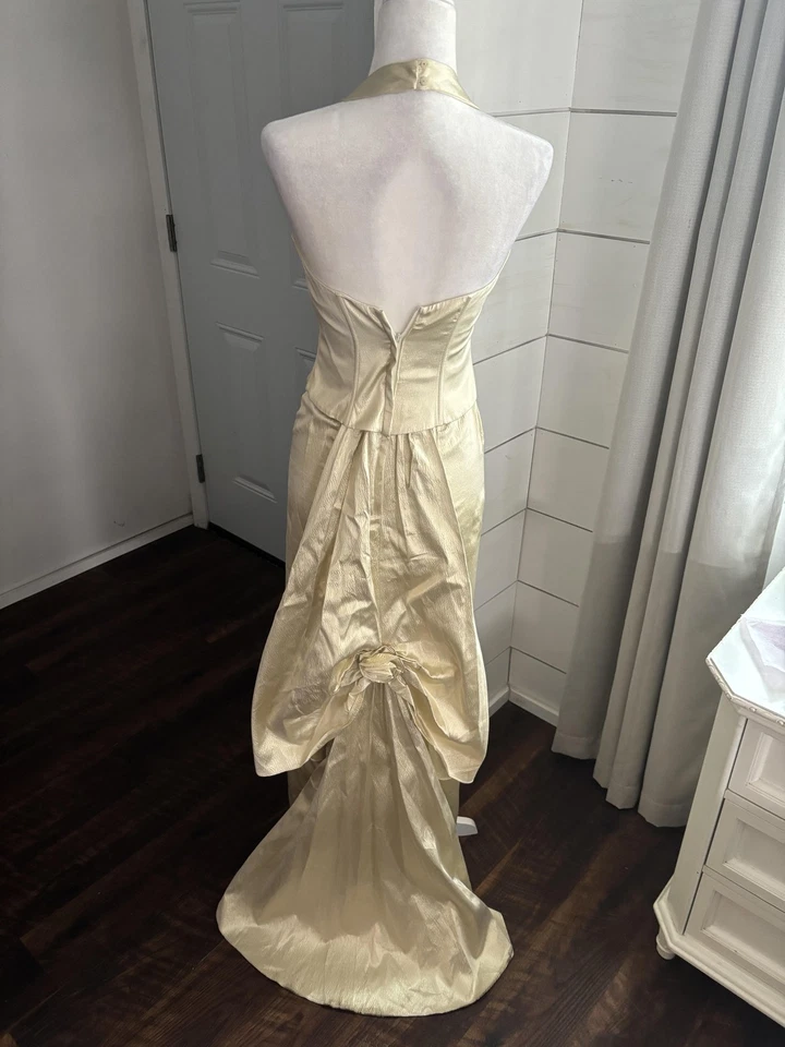 Vestido Jessica McClintock Gunne Sax para mujer 3/4 dorado metálico halter hecho en EE. UU. Foto 3 de 4