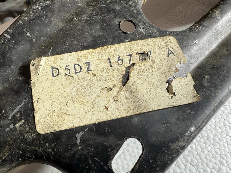 Nuevo de Lote Antiguo 1975 1976 1977 Ford Granada Mercury Monarch Capucha Cierre Soporte Foto 2 de 4