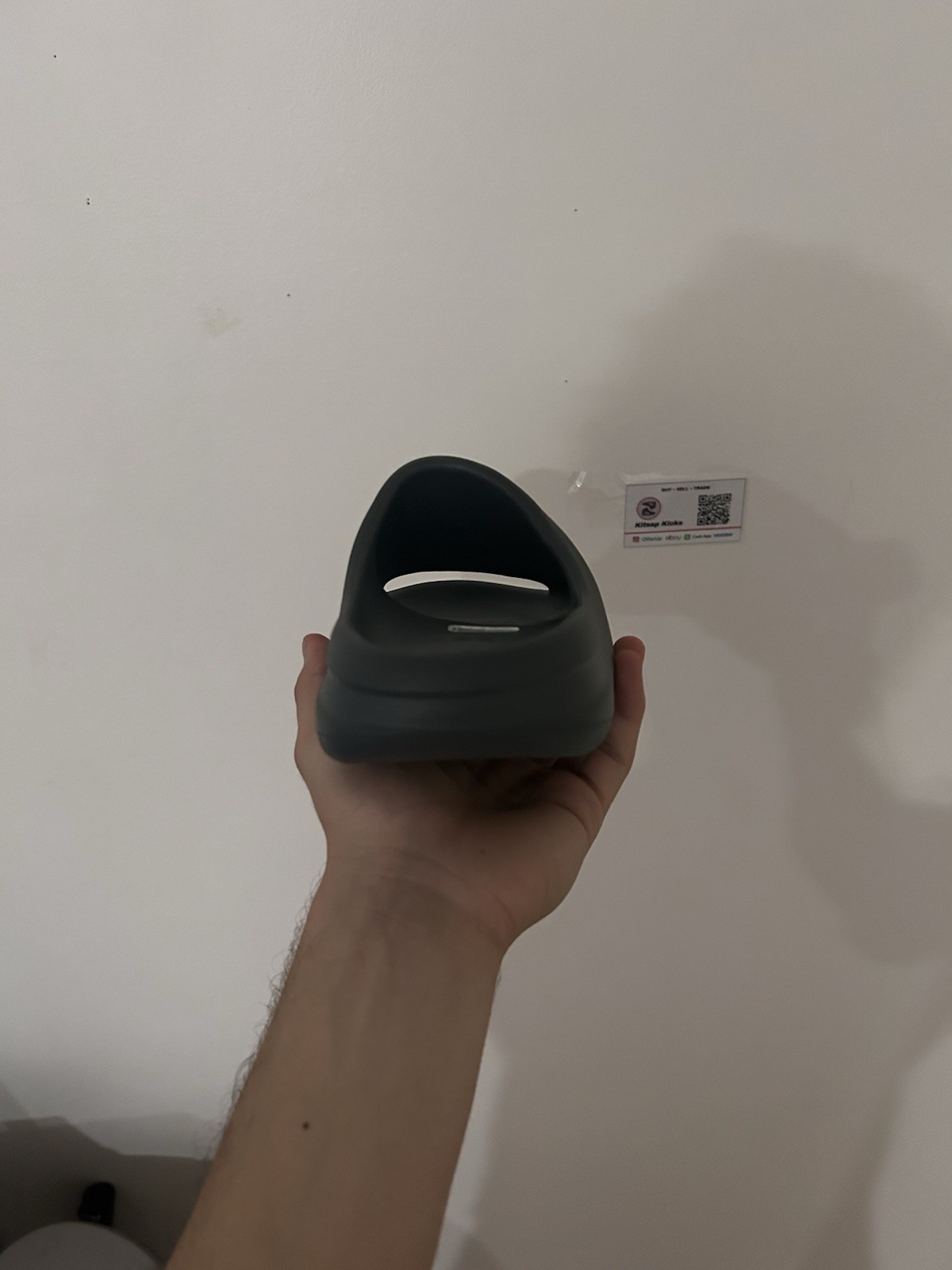 Size 8 Men’s Adidas Yeezy Slide Gray ID2350 thumbnail 4