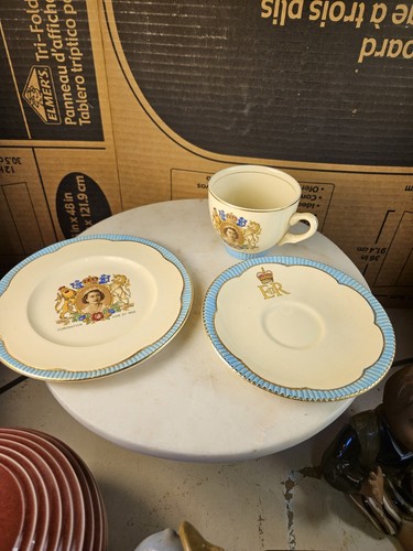 Queen Elizabeth II Coronation Teacup And Saucer Set Clarice Cliff Design England - Picture 8 of 11