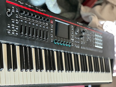 FANTOM-08 Synthesizer Sampler Keyboard Workstation 88 keys USB MIDI Touchscreen