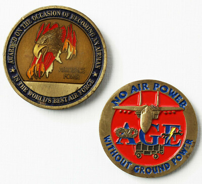 2 Medaillen USA Challenge Coin Airman 1947 / Dinstaar Aerospace Ground Equipment