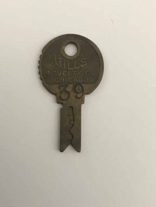 Original VINTAGE Coin Slot Machine Key Mills Novelty Q0147