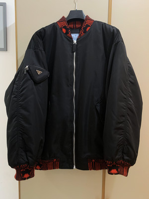 Gr. M - FW21 Prada by Raf Simons Re-Nylon Oversized Bomberjacke - Schwarz & Rot