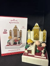 Hark Music Fills Air Peanuts 2014 Hallmark Keepsake Sound & Motion Ornament