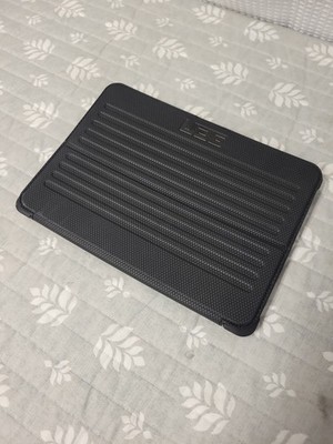 Used Only a Few Months Urban Armour Gear UAG Ipad Case With Magnetic Latch Strap