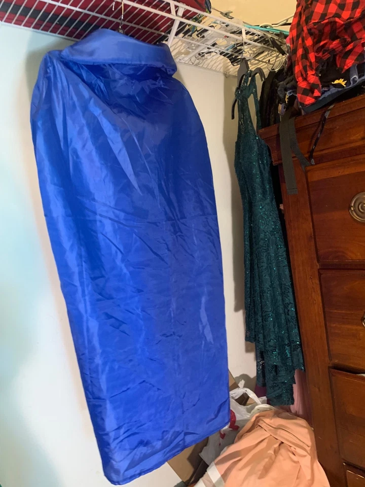 Forum Novedades, Capa Azul Infantil, Grande, En Excelente Estado Foto 2 de 3