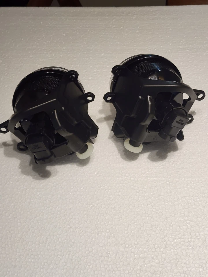 Par de faros antiniebla laterales derecho e izquierdo Toyota RAV4 4RUNNER TACOMA PRIUS 2019-2022 Foto 2 de 4