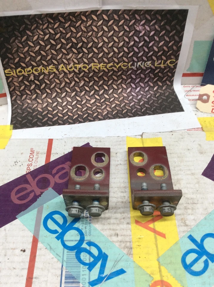 97-05 CHEVY VENTURE PASSENGER FRONT RIGHT DOOR HINGE MOUNT BRACKET (pair) RED - Image 3 of 4