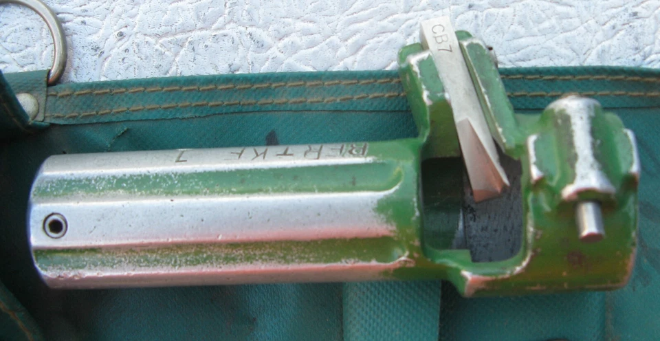 Pelacables Greenlee 1820 con 4 troqueles 4/0 (1822) 250 MCM (1823) 350 MCM (1824) 50 Foto 4 de 4