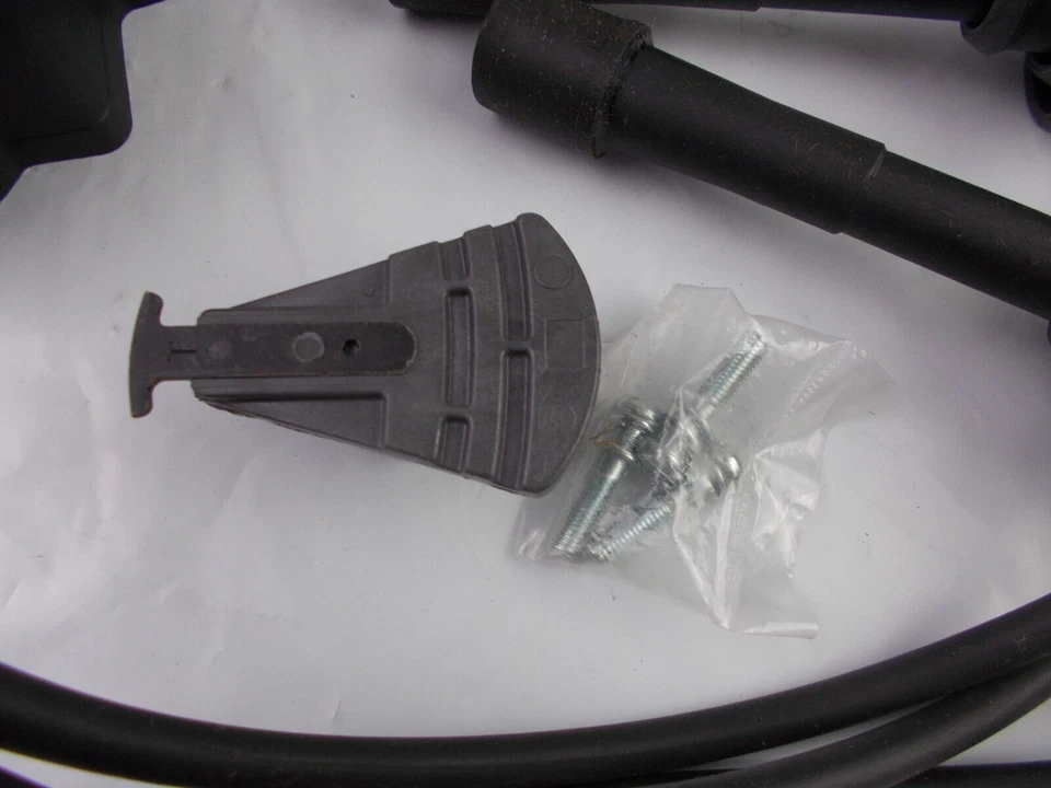 Juego de cables de bujía DriveWorks 9018 se adapta; Toyota Corolla Celica y Geo Prizm Foto 3 de 4