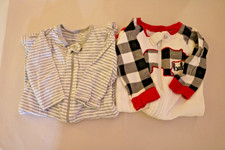 Baby girl/boy lot of 2 body suits clean 3 months Carters & Baby Essentials