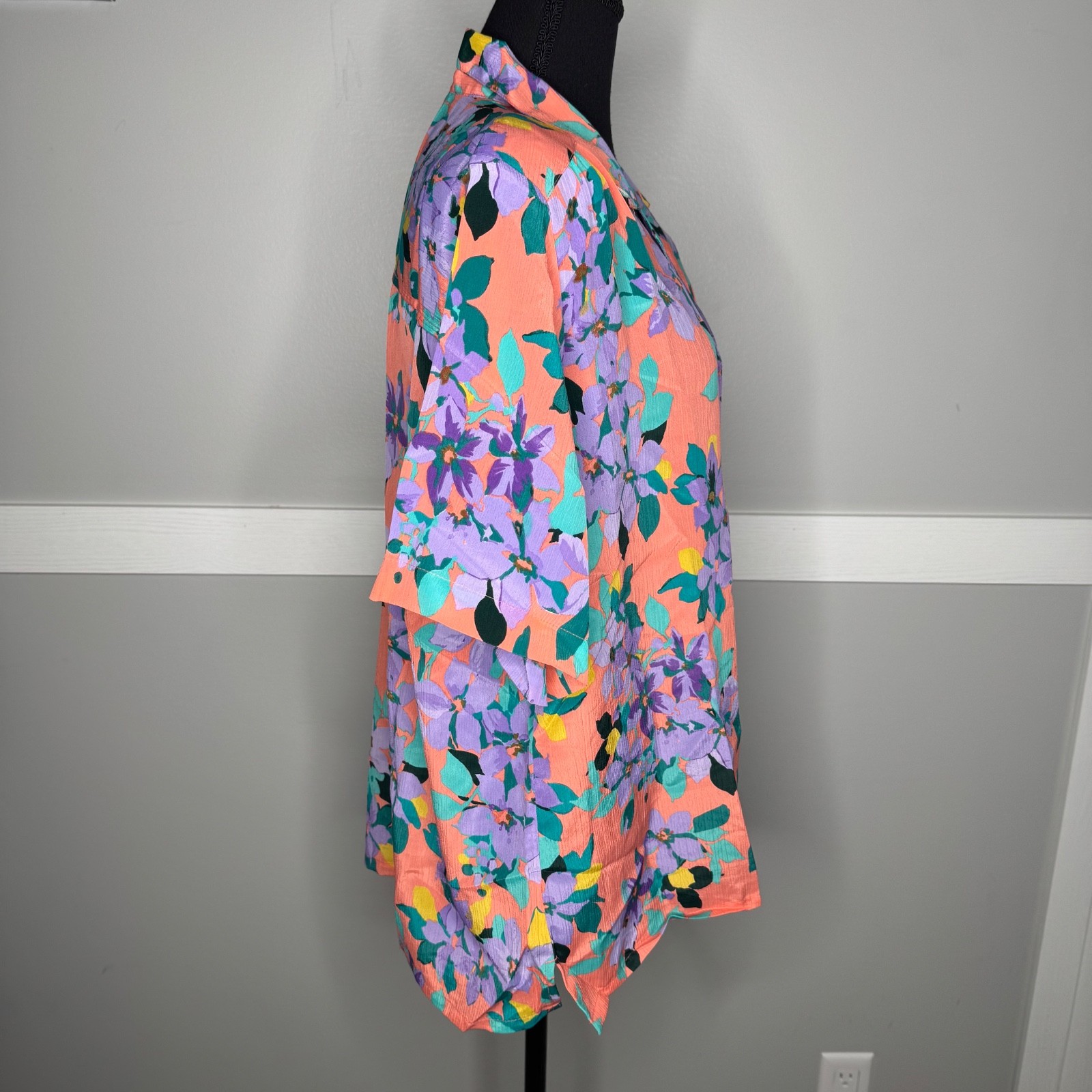 DonnKenny Vintage Blouse Size XL Short Sleeve Bright Floral Retro Woven Classic thumbnail 3