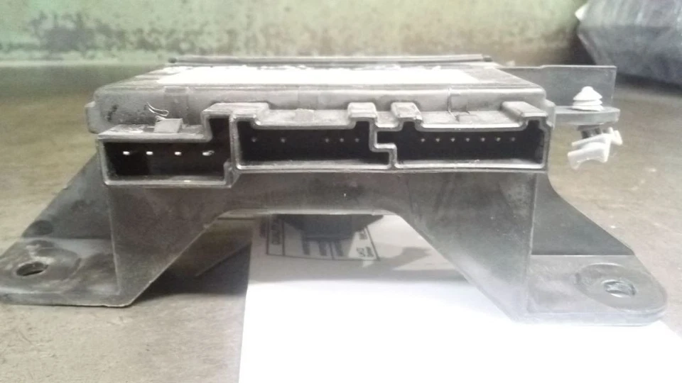 10381268 Body Control Module BCM Rear 2002-2008 GMC ENVOY 8402240 - Image 3 of 4