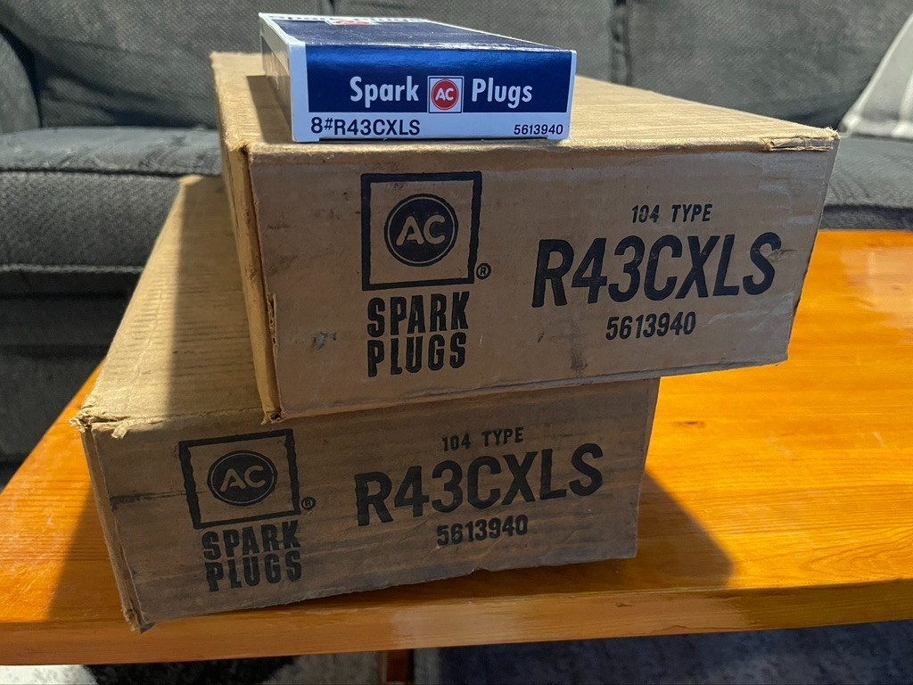 Acdelco R43CXLS 1 box of 8 Spark Plugs