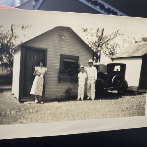 1937 Kingston Ontario Canada Tourist Cabin Family Car Boy Original Photo P12p26 - Picture 7 of 12