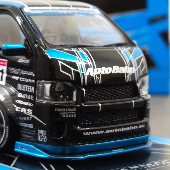 Diecast Tarmac Works 1/43 Toyota Hiace Widebody Black / Blue