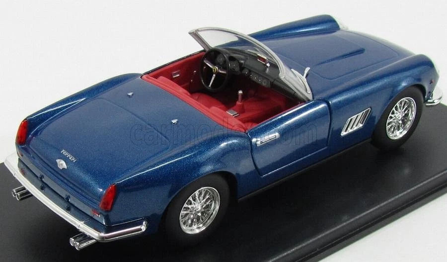 MODELLINO AUTO STATICO FERRARI 250 CALIFORNIA SPIDER 1957 - CON VETRINA 1/24 - Immagine 2 di 4