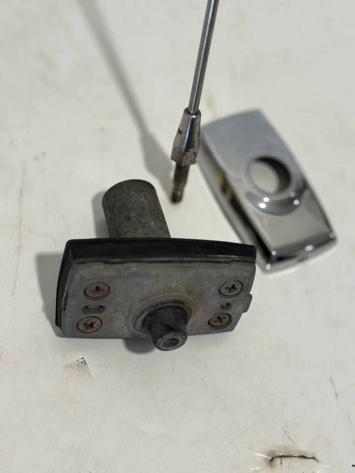 1987-1991 Ford F150 F250 F350 BRONCO FENDER MOUNTED ANTENNA ASSEMBLY OEM - Image 4 of 4