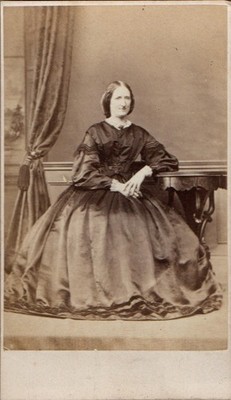 Oldham CDV LADY FULL CRINOLINE DRESS VERZIERTER SAUM VIKTORIANISCHE MODE FOTO