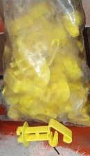 PLASTIC ELECTRIC FENCE INSULATORS