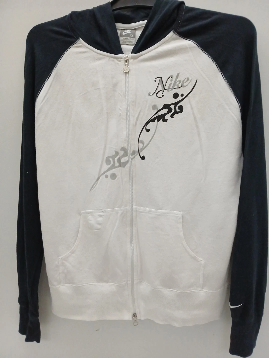 Nike Lightweight Full Zip Hoodie Size XL (16-18) Swirling Graphic Logo P2P 23"
Opens in a new window
