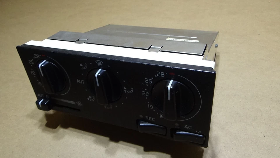 1993-1997 Volvo 850 AC Heater Climate Control Switch - Image 3 of 4
