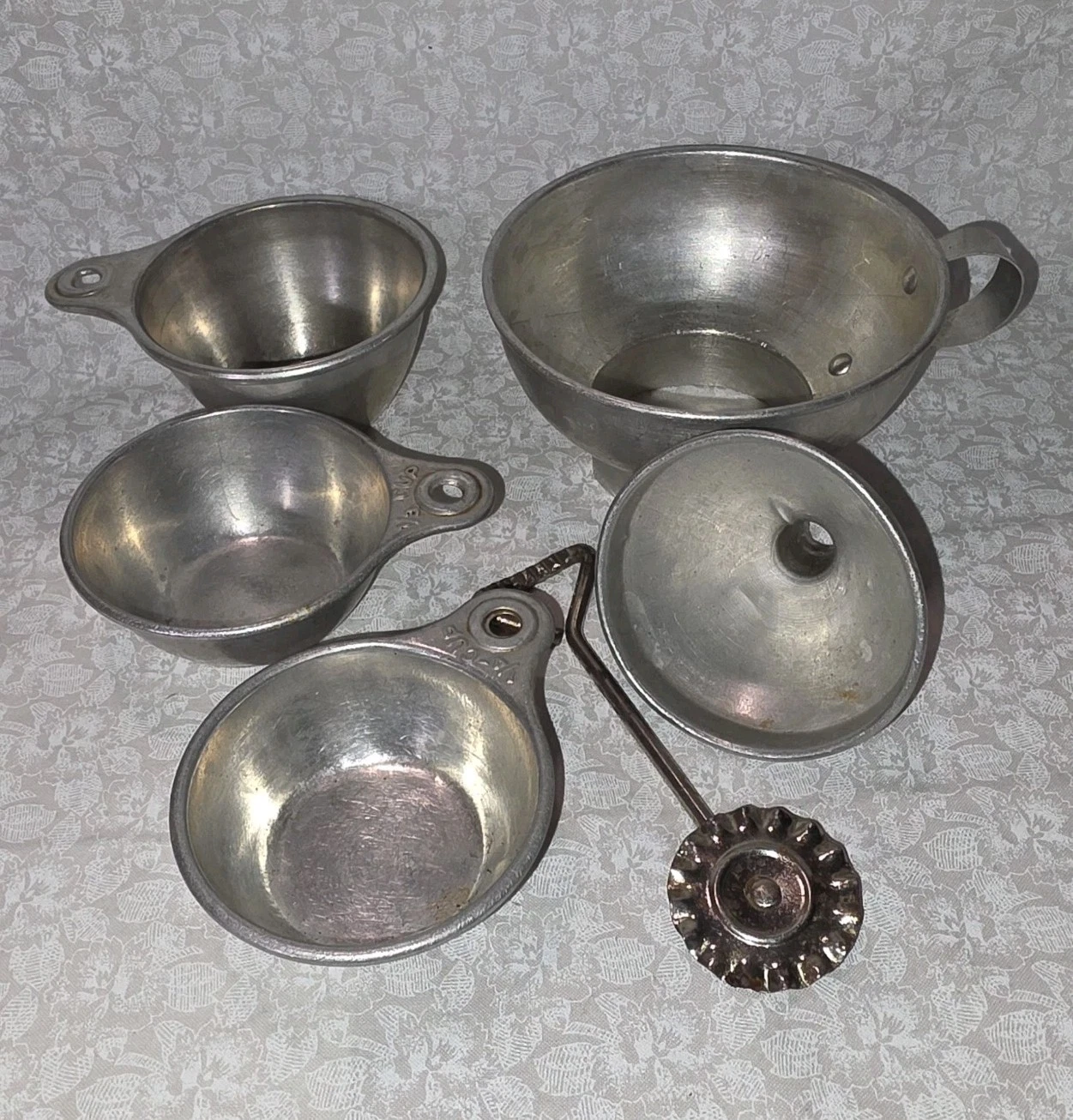 Vintage Aluminum Tab Handle Measuring Cups Mixed Lot of 6 Farmhouse