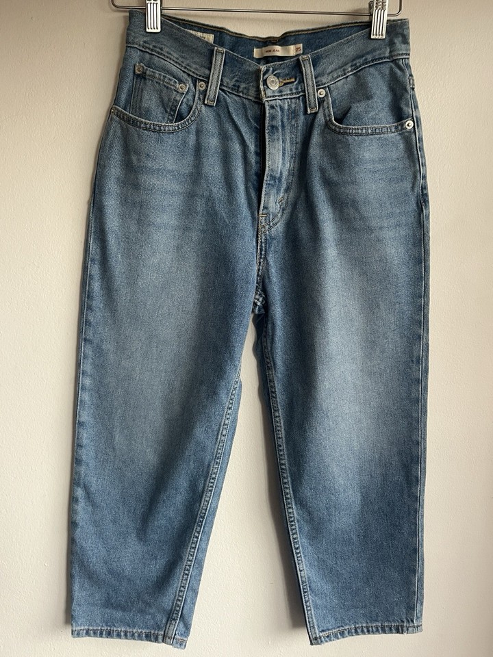 Levi’s Premium Mom Jeans Womens Size 25 Light Wash High Rise Tapered Denim