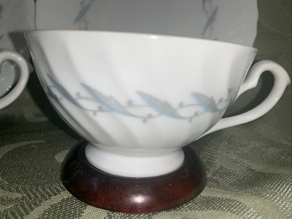 Juego de 4 tazas y platillos Mikasa Fine China Stafford #9308 patrón RARO (8 piezas) Foto 3 de 4