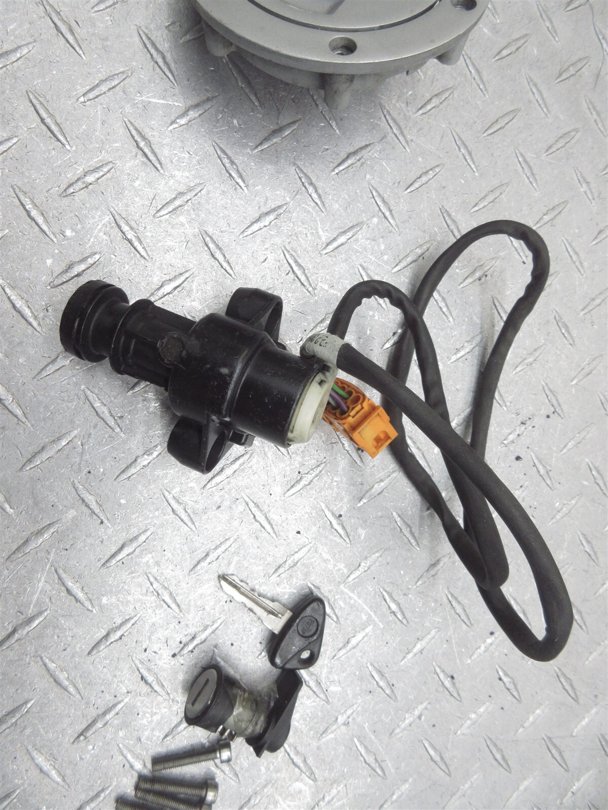 06 BMW F650 GS Lock Set Ignition Cap and Key 32052-00-002 for sale 