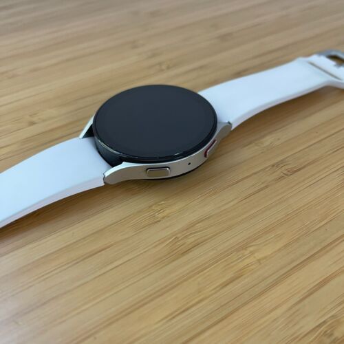 Samsung Galaxy Watch 5 44mm - Silver - Bluetooth + LTE - Charging Issues - Picture 3 of 15