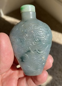 A super Quality 18th/19th century Chinese jadeite snuff bottle