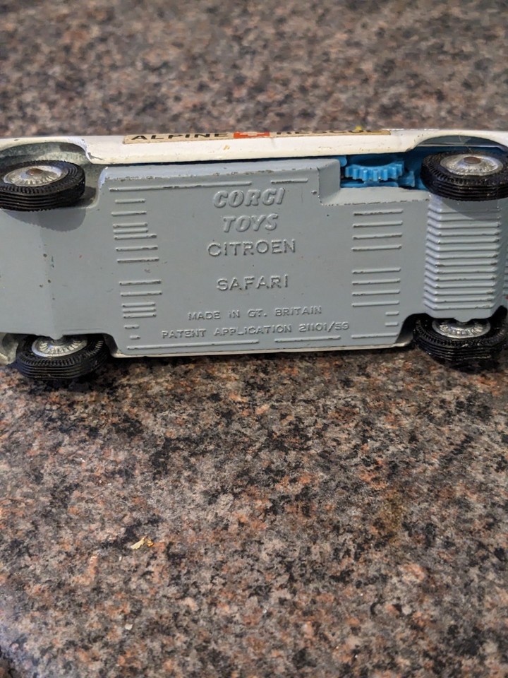 Corgi - 1:43 - Citroën safari alpine rescue car - Gorges